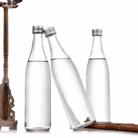 Хорошее обслуживание, прозрачные стеклянные изделия с завинчивающейся крышкой, ваза, вино, шампанское, чашка, бутылка.