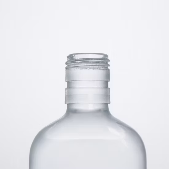 В комплект входят кофе на 275 мл, 250 мл, 330 мл, кола, молоко, чайный гриб, сок для питья, стеклянная бутылка для газировки.